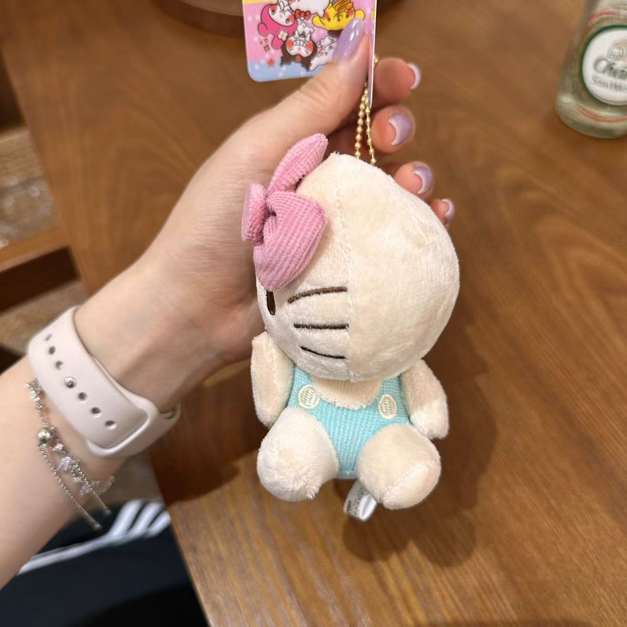 新款hellokitty可爱玩偶侧坐凯蒂猫kt包挂件挂饰玩偶公仔挂件-阿里巴巴