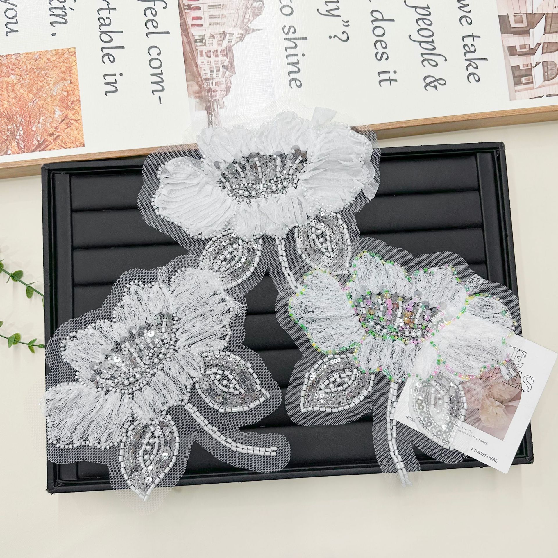 Nuevo bordado de perlas tridimensionales flor decal hilo de malla bordado tela de vestido de boda escenario accesorios de decoración fábrica directa