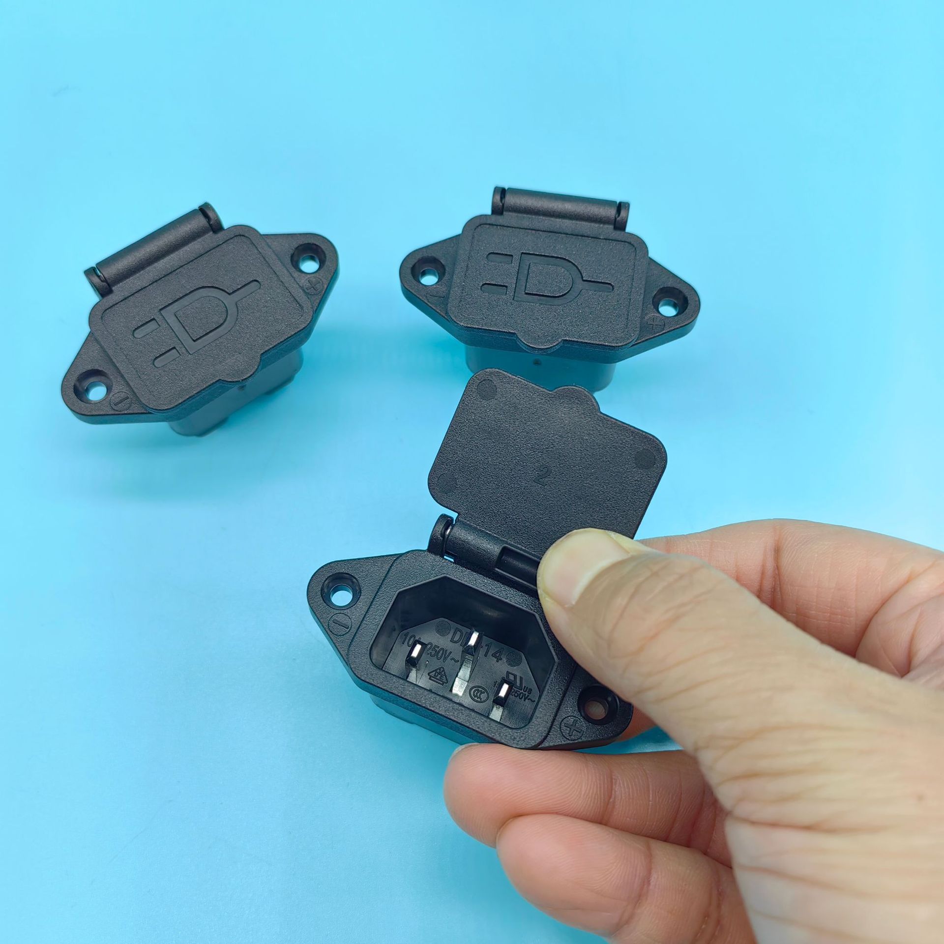 DB-14 品字AC电源插座 带盖子 C14 公座品字尾 储能输出 充电插口