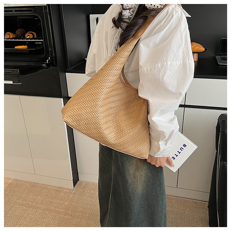 Casual design, stylish, large-capacity single-shoulder 2025, fashionable and trendy woven commuting, simple and retro tote underarm bag undefined