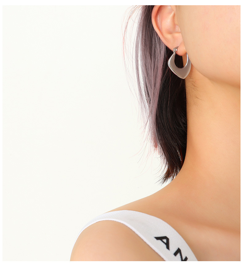 Fashion Simple Curve Irregular Design Female Titanium Steel Plated 18K Gold Earrings_colorza_4