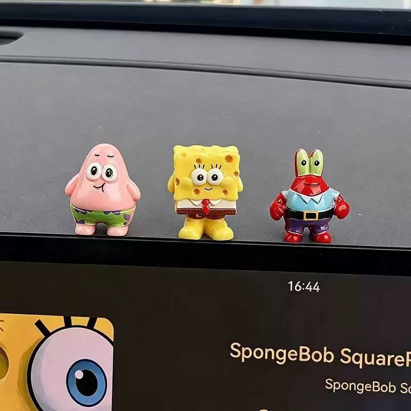 Creative and cute SpongeBob SquarePants figurines, car ornaments, decorative accessories, and small desk decorations for your car