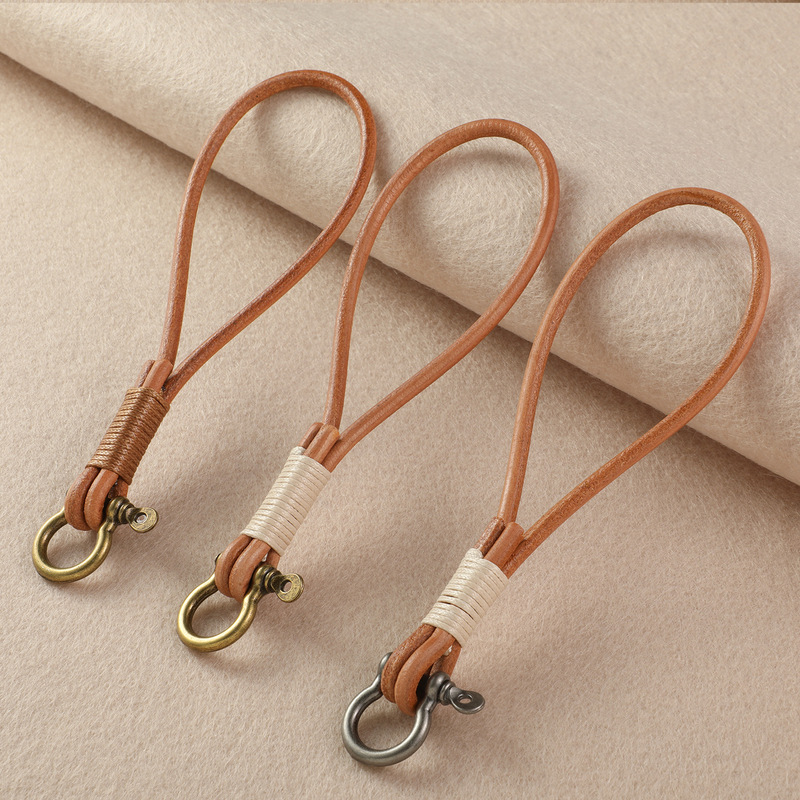 Natural Cowhide Rope Keychain Woven Car Ring Chain Retro Simple Bag Pendant Student Camera Horseshoe Buckle Natural Cowhide Rope Keychain Woven Car Ring Chain Retro Simple Bag Pendant Student Camera Horseshoe Buckle
