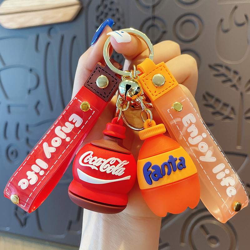 创意可爱饮料瓶钥匙扣汽车情侣挂件书包饰品电玩城小礼品地摊批发