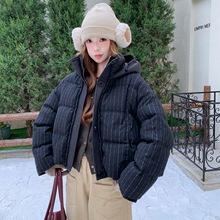 韩系黑色泡芙条纹短款连帽羽绒服外套女冬季2025新款白鸭绒面包服