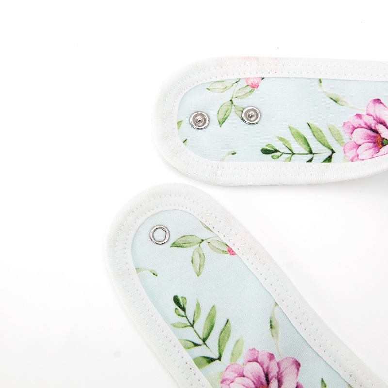 Baby toallas de saliva baby toallas triangulares tipo buckle delantal primavera y otoño a prueba de viento calor doble capa transfronteriza Amazon al por mayor