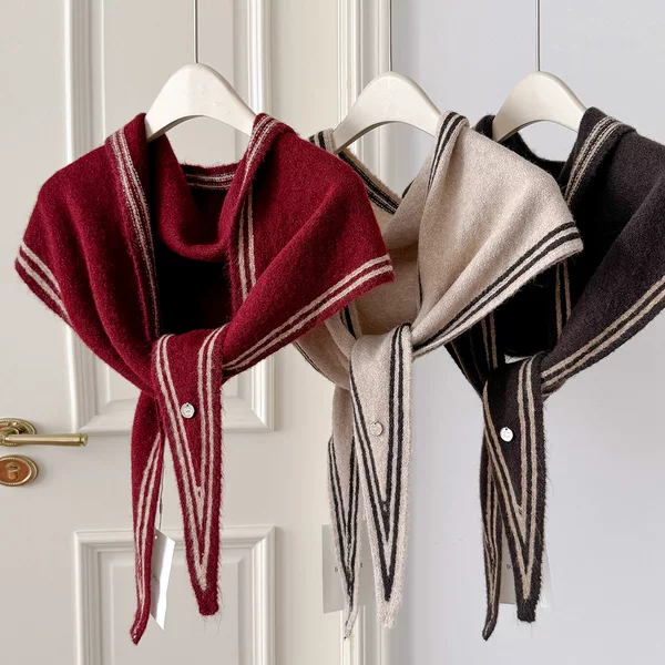 Korean-style atmospheric crisscross triangular scarf for women, made of wool blend, fashionable, casual, versatile, warm, and neck-protecting, no-tie design