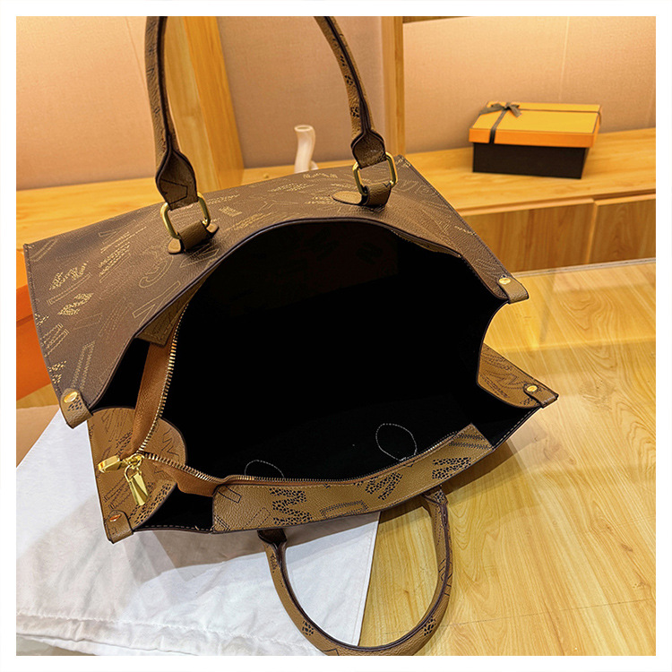 Retro Women's Tote Bag Large Capacity Pu Leather Shoulder Handbag_voghion.com