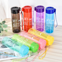 カラフルな水筒、シンプルな吊り下げ紐付きMY BOTTLE、カップカバー付き、透明で持ち運びやすい、汎用ジュースカップ、ギフトカップ