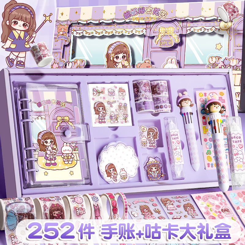 Linda chica traje de libro de hojas sueltas caja de regalo de libro de mano de niña