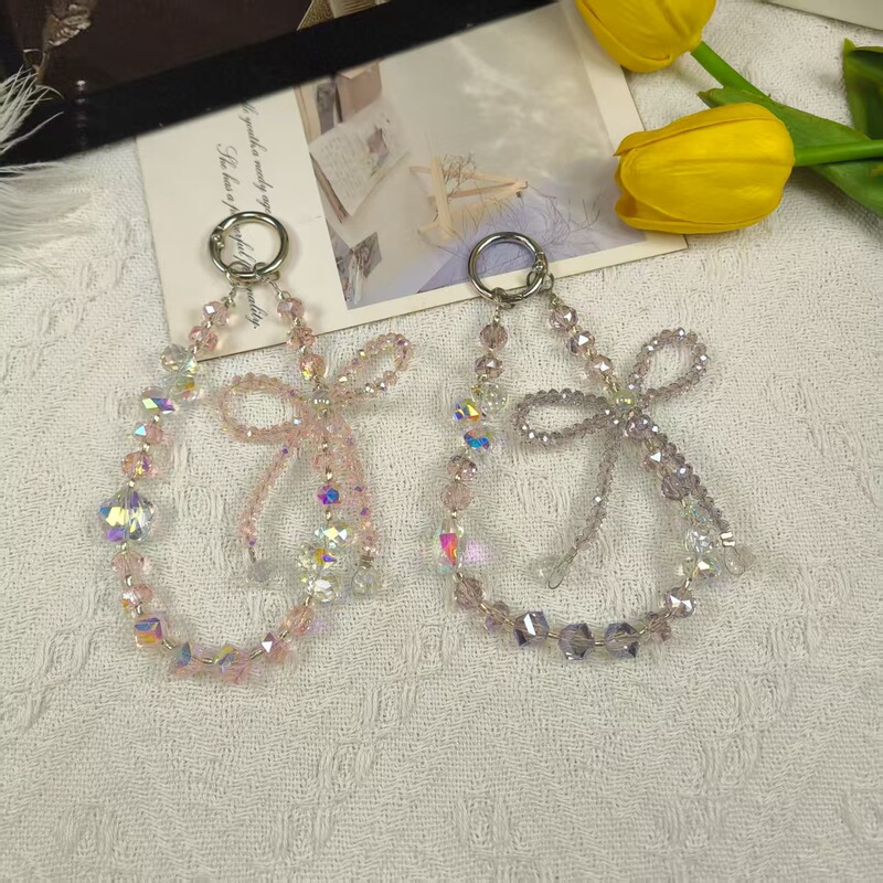 Ins-style sparkling crystal bow phone chain, a high-end beaded keychain, a fashionable bag charm for women