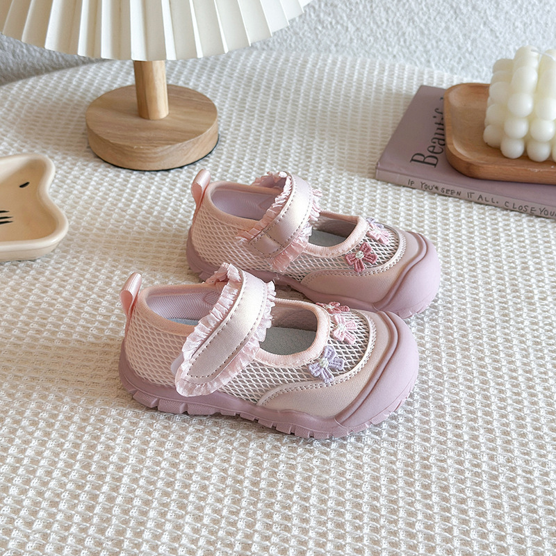 Zapatos deportivos de moda para niños 2026 verano nuevos zapatos casuales transpirables de malla para niñas zapatos de bebé suaves