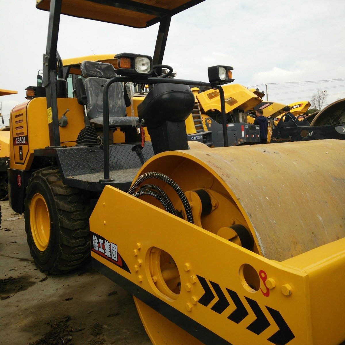 广东深圳附近出售徐工4吨6吨10吨二手振动压路机