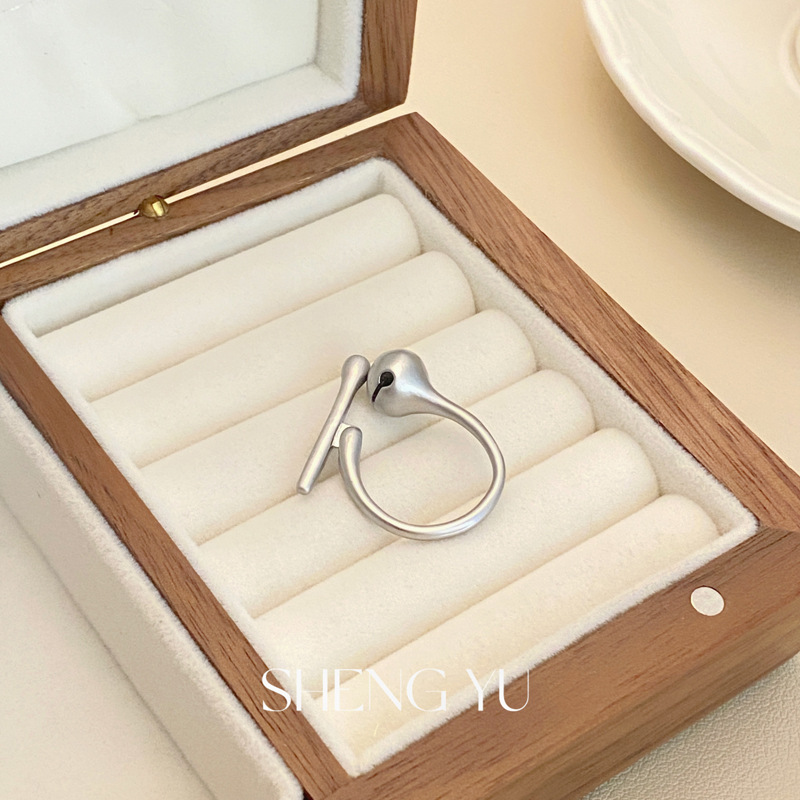 Workers' woodfish ring can be moved to open the wooden fish metal…
