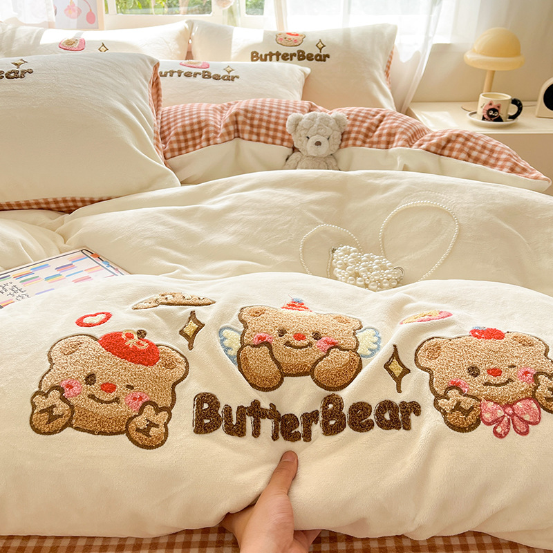 Cama de cama de cuatro piezas de seda de cama de coral más cubierta de edredón de invierno de peluche de franela dormitorio de tres piezas 4