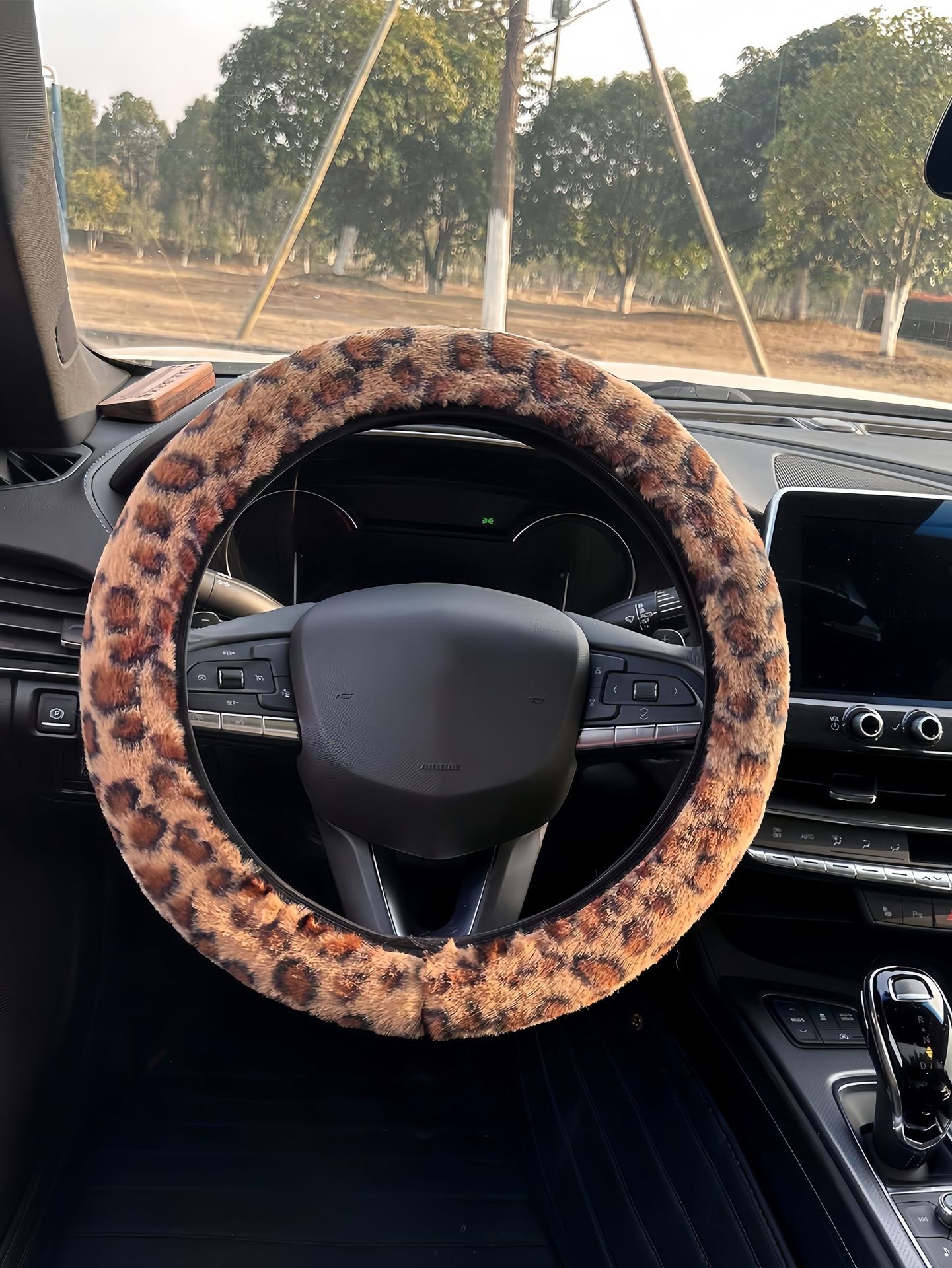 Cross-Border Dropshipping Car Steering Wheel Cover Leopard Print Thickened Winter Cute Non-Slip Warm Leopard Print Rabbit Fur Handle Cover