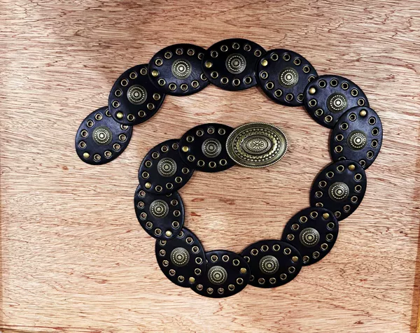 Bronze oval buckle black