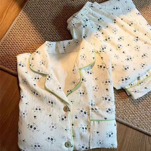 Cute Little Floral Pajamas for Women in Autumn and Winter Warm Velvet Thickeneded Long-Sleeved Pants Suit Beautiful Girl Home Clothes