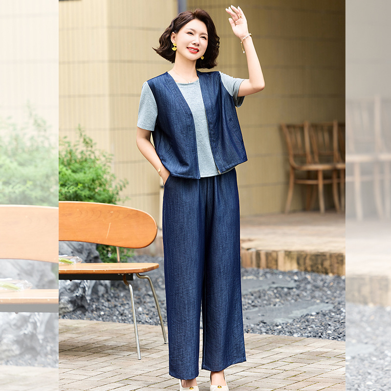 Summer new casual outfit for mothers, fashionable and slimming two-piece denim-style top and pants for middle-aged and elderly women Summer new casual outfit for mothers, fashionable and slimming two-piece denim-style top and pants for middle-aged and elderly women