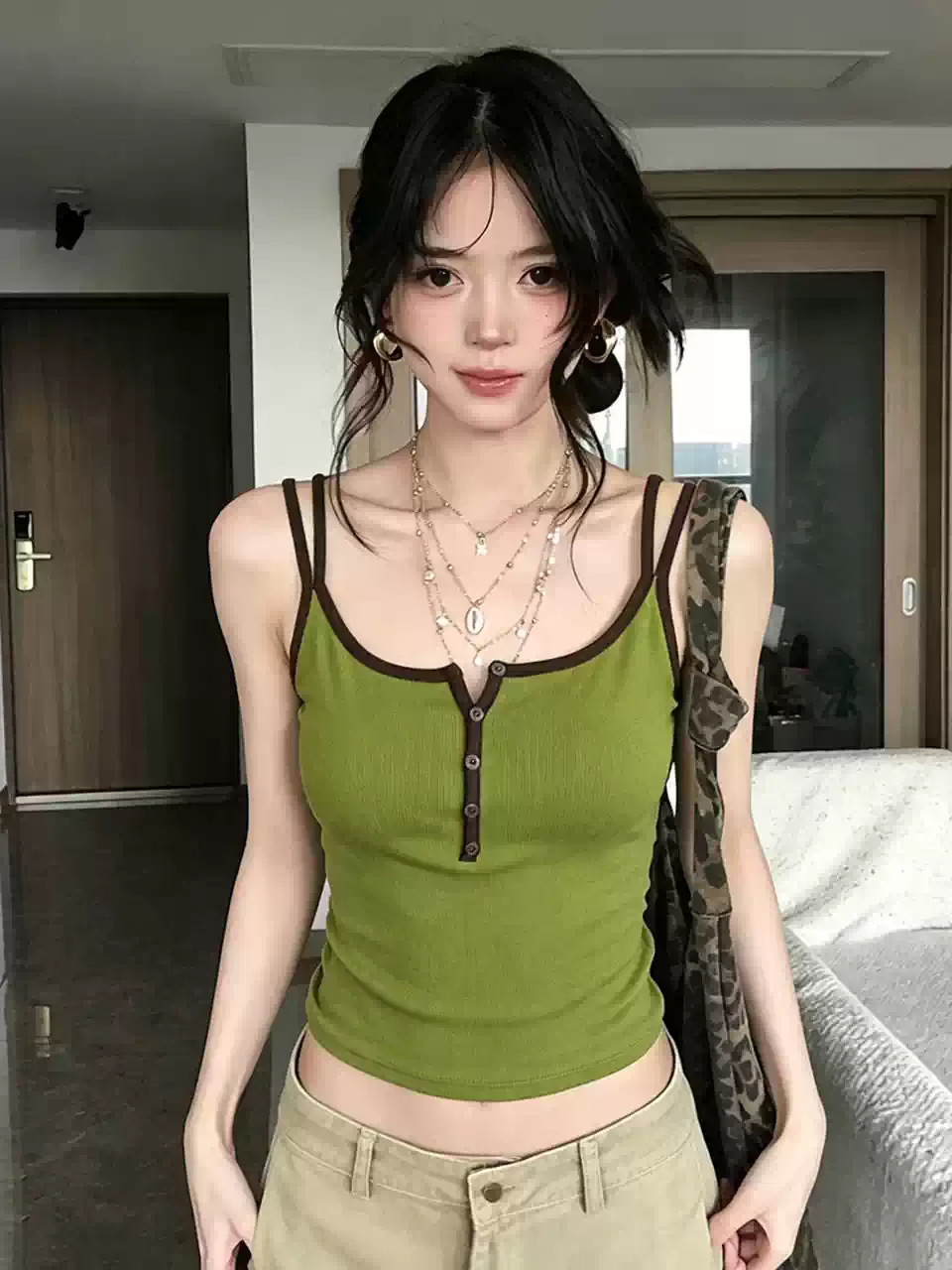 Four Seasons Green Square Neck American Style Camisole for Women, Summer Outerwear and Inner Layer, 2026 New Color-Block Stunning Sleeveless Top