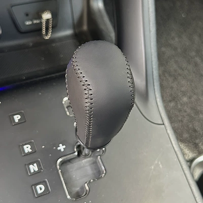 Cross-border, suitable for 2010-2017 Hyundai IX35 car gear shift knob cover, handbrake cover, gear shift cover, and gear lever protective cover (Sürətlər qutusu və əl tormozu başlıqları) - gear-shift-cover-black-leather-with-black-stitching