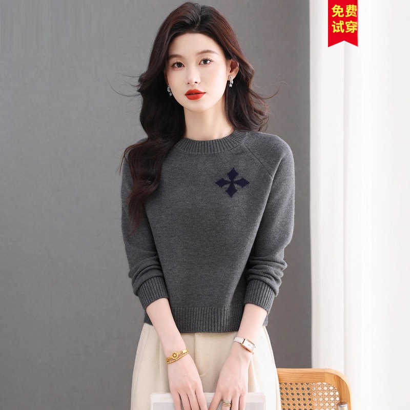 Short Round-Neck Sweater for Petite Women, New Autumn and Winter Style Top Paired with Wide-Leg Pants, Knitted Base Shirt, Super Stylish and Casual Short Round-Neck Sweater for Petite Women, New Autumn and Winter Style Top Paired with Wide-Leg Pants, Knitted Base Shirt, Super Stylish and Casual