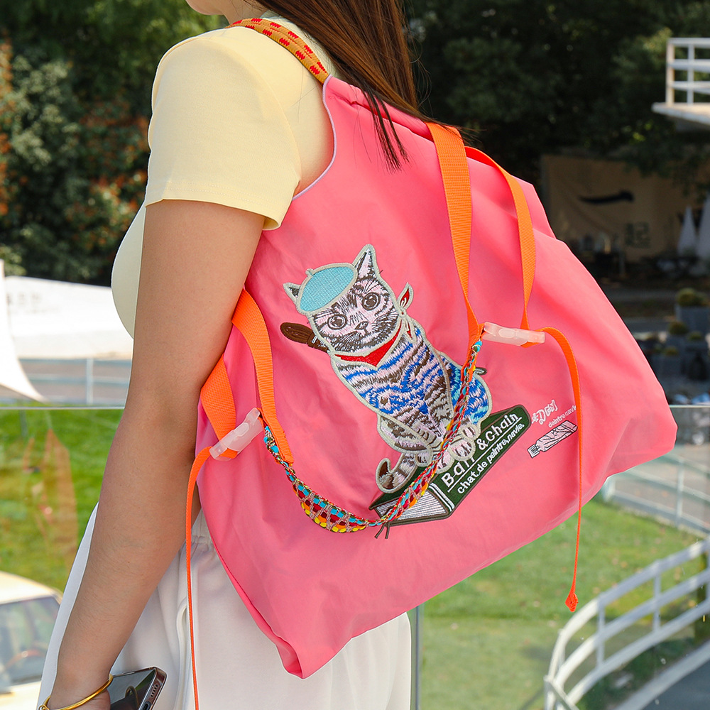 핑크 화가 고양이