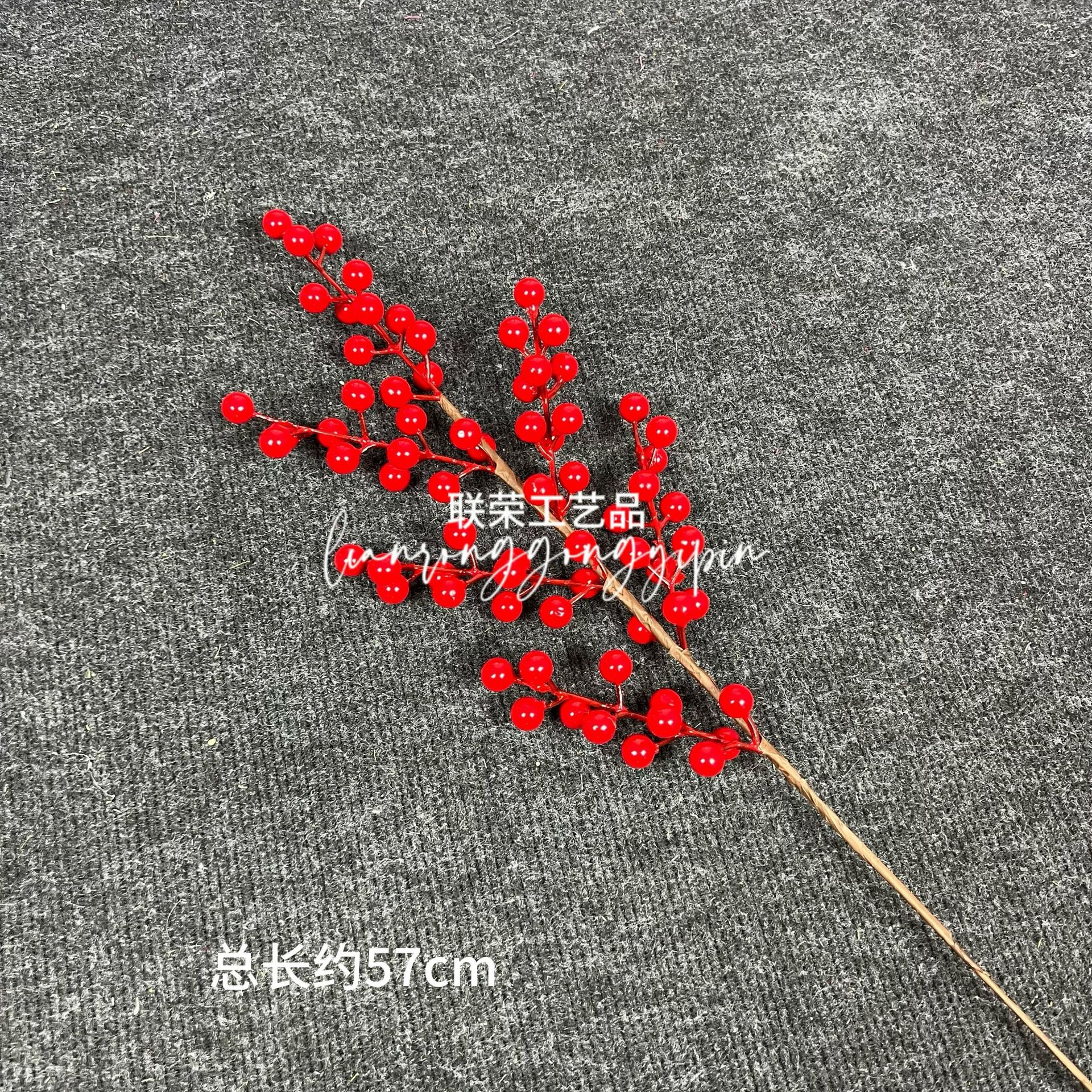 6 forks of red fruits