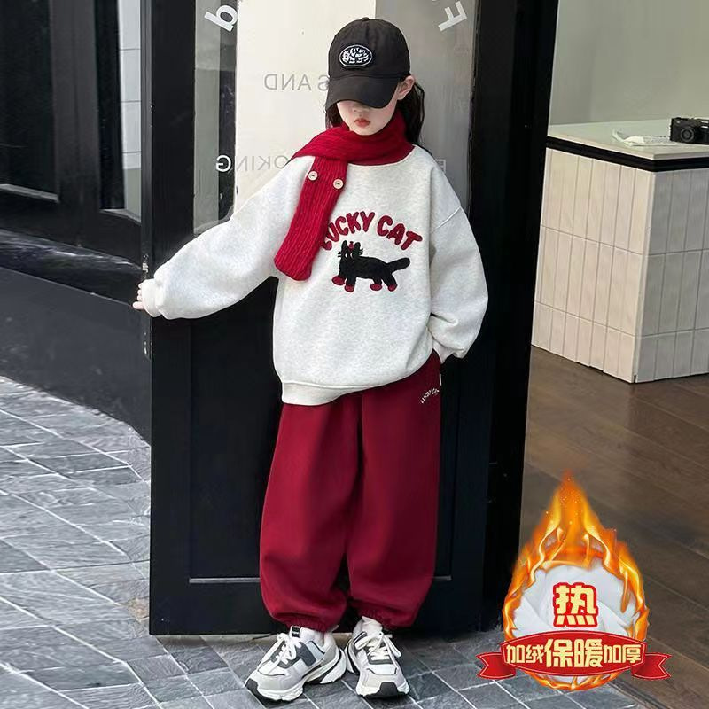 소녀의 가을과 겨울 세트 2024 새로운 어린이 기모 스포츠 소녀의 서양 스타일 두꺼운 두 조각 유행 세트