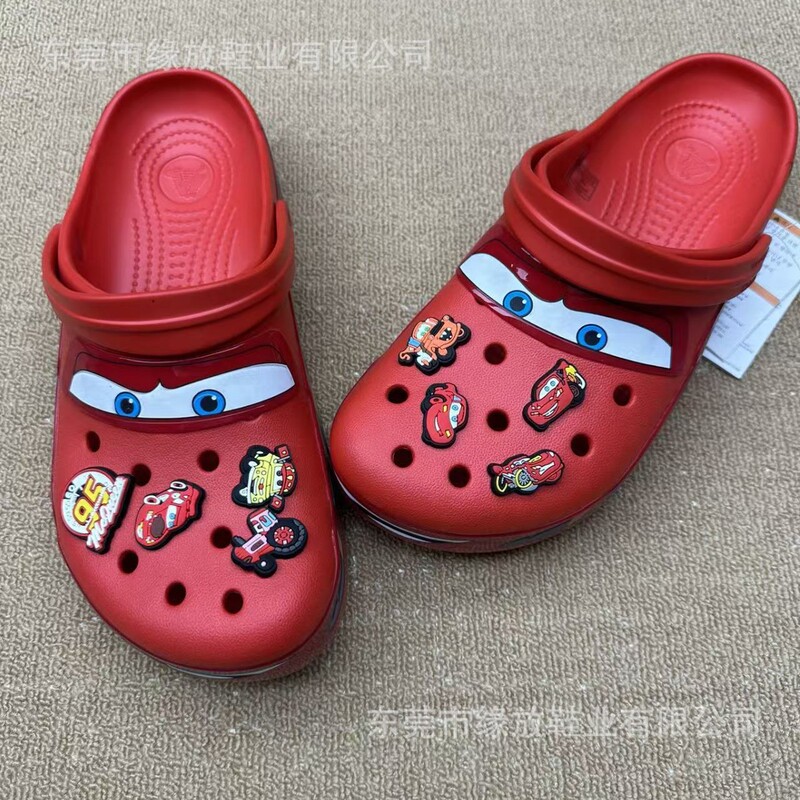 New McQueen Cars-themed clogs with flashing lights, available in burst, static, and slow flash modes, available for wholesale New McQueen Cars-themed clogs with flashing lights, available in burst, static, and slow flash modes, available for wholesale