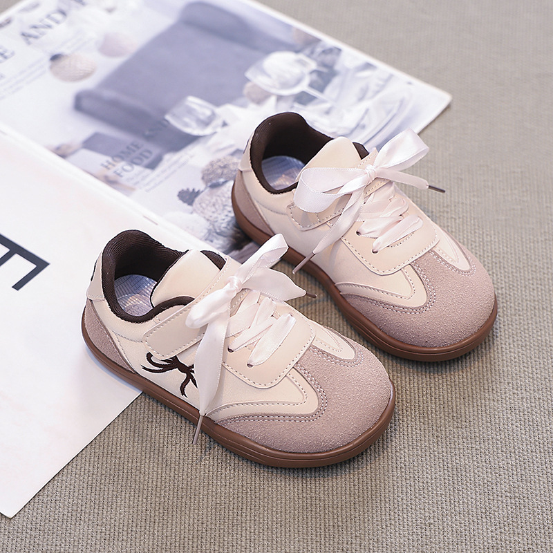 2025 primavera y otoño nuevos zapatos deportivos infantiles casuales zapatos blancos casuales coreanos zapatos casuales para niños zapatos de entrenamiento para niñas image 4