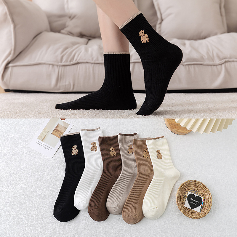 2021 socks female autumn winter small bear socks explosion models in the Japanese tube socks, cute pile of piles, one generation