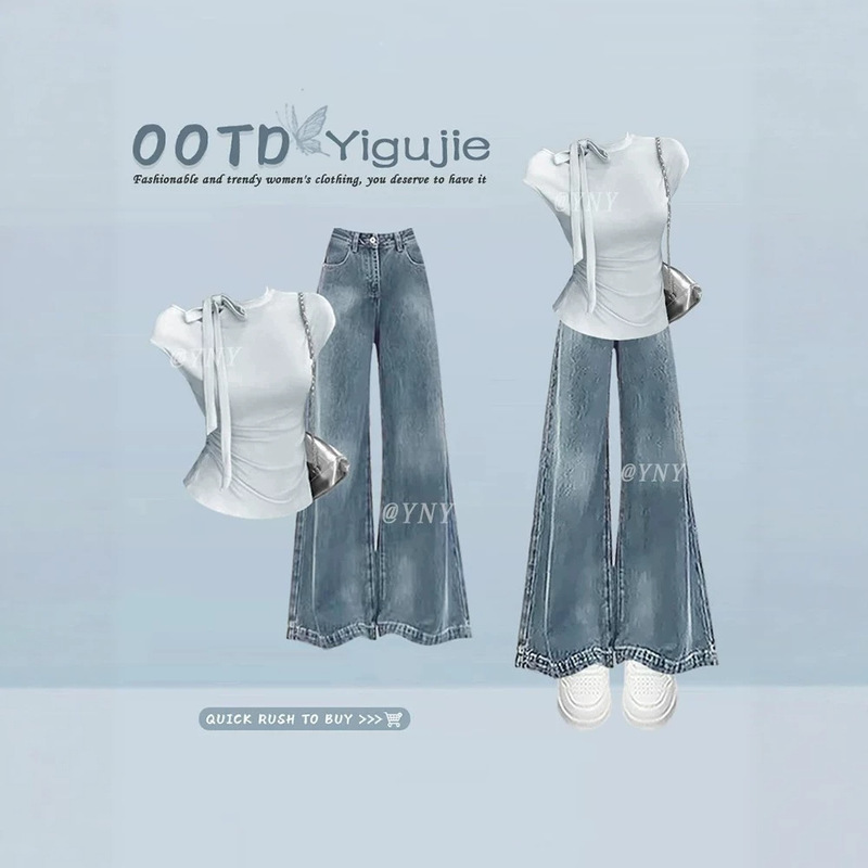 Summer Casual Outfit for Petite Women: Slim-Fit, Gentle Short-Sleeve Top Paired with Flared Jeans, Two-Piece Summer Set Summer Casual Outfit for Petite Women: Slim-Fit, Gentle Short-Sleeve Top Paired with Flared Jeans, Two-Piece Summer Set