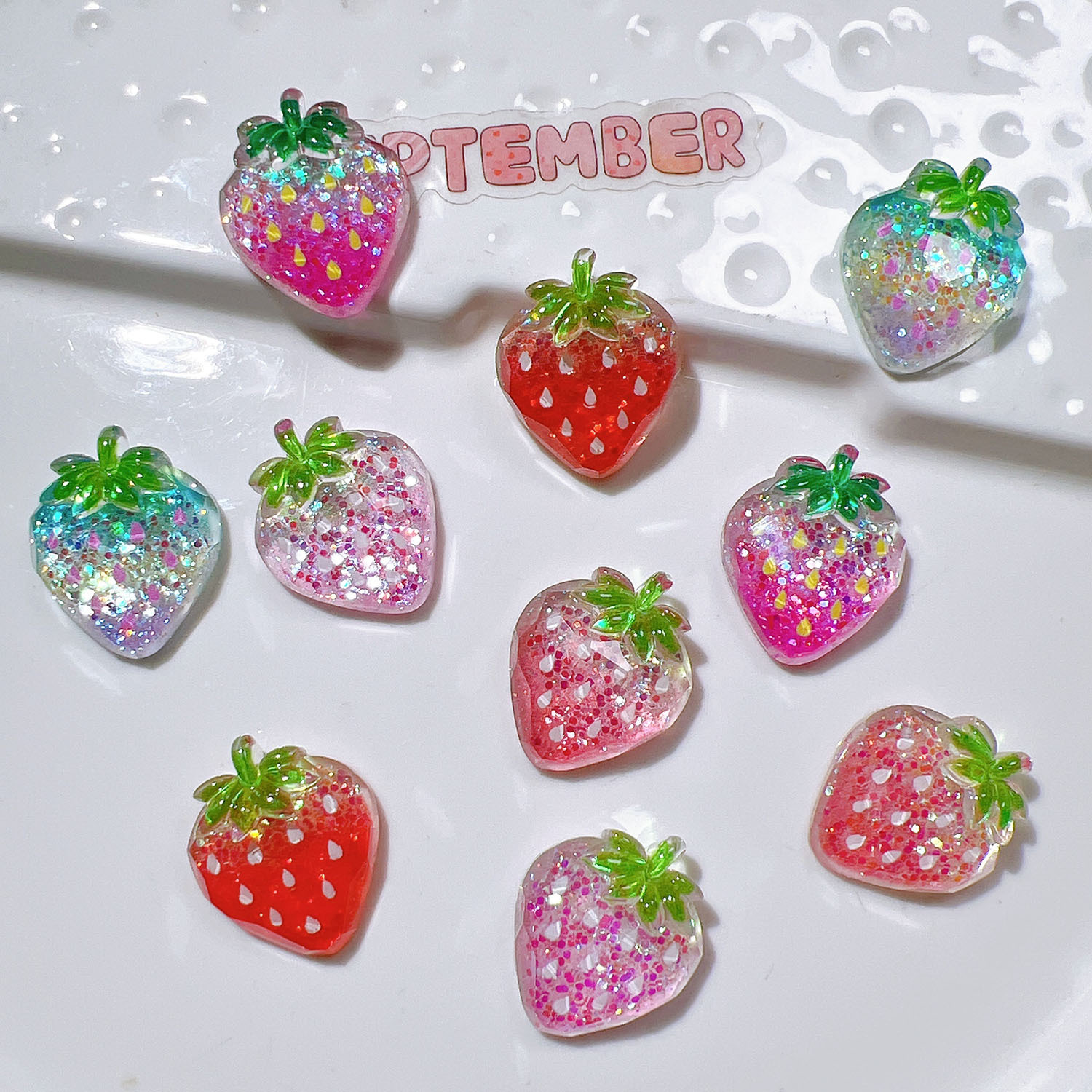 樹脂部品卸売りdiy手作りアクセサリー靴花子供頭飾りクリップ玩具abゴム夜光いちご