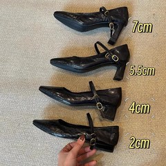 羊皮版! 黒いメアリージェーン靴の女性の柔らかい皮の浅い口のボタンは快適に通勤しています。