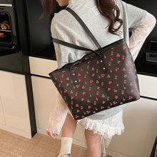 �羳С����Ʒ�ɐۙ���ӡ�������Ů�������ٴ�μ���������ذ�Ů