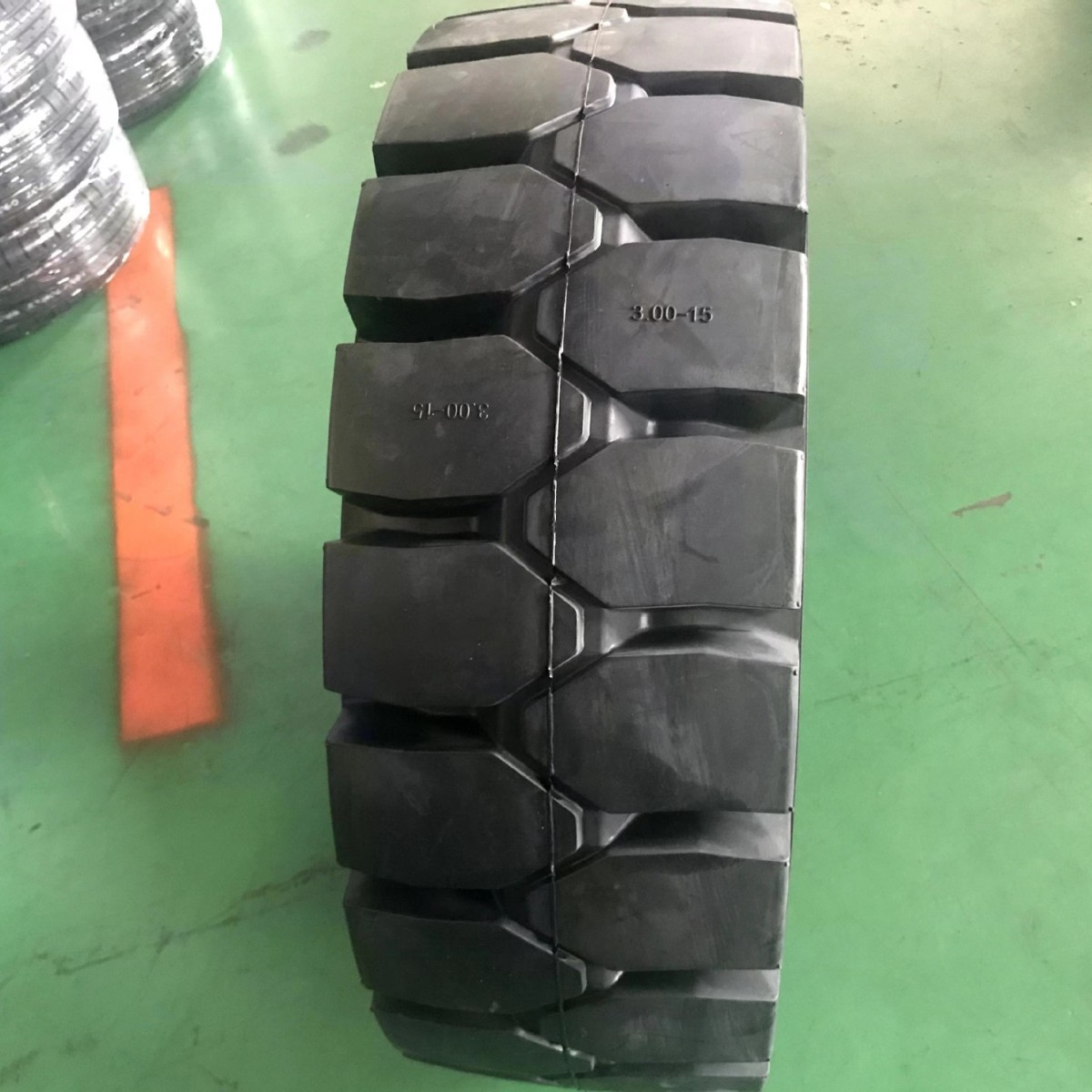 厂家直销大迪叉车实心轮胎300-15叉车充气轮胎5吨叉车实心轮胎