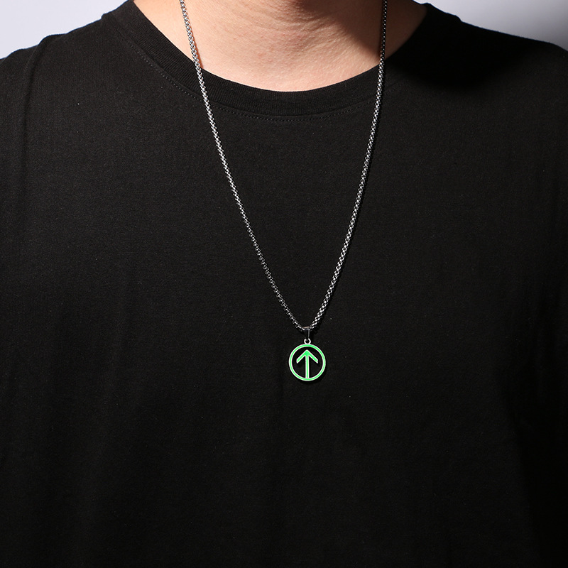 Collana con targhetta circolare in titanio e acciaio Hip-hop Niche Green Pass Code per uomo e donna, decorazione semplice e personalizzata per centinaia di collocazioni_voghion.com