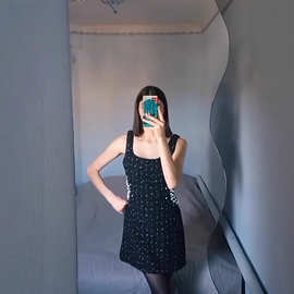 2024秋冬季新款亚马逊欧美女装批发仿珍珠装饰粗纺露腰吊带连衣裙