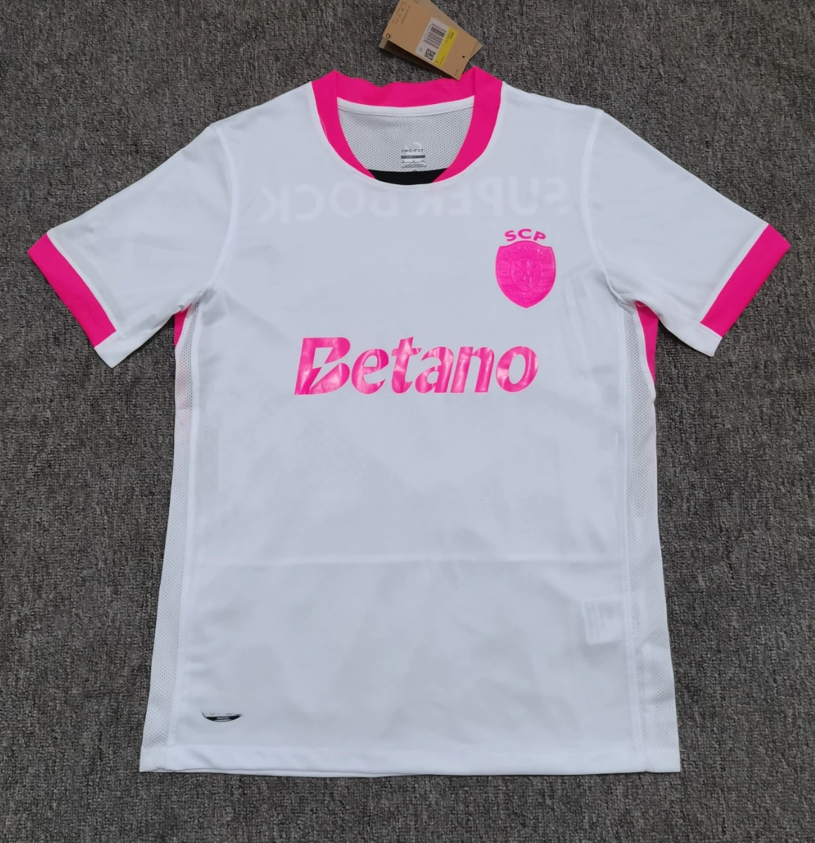 Футбольная футболка, разные клубные дизайны (Atlanta, Barcelona, Lisbon, South Africa), размеры S–XXL