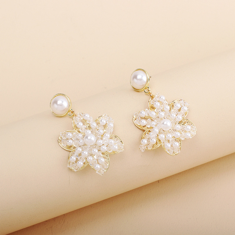 Fashion Korean Style Pearl Crystal Flower Earrings display picture 5