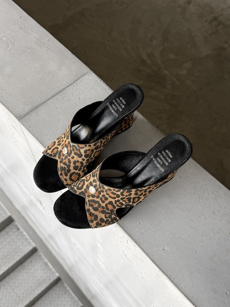 Sandal nữ da cừu hở mũi quai chéo gót xuồng 5 cm — màu nâu, Trang chủ, màu đen chi tiết 2