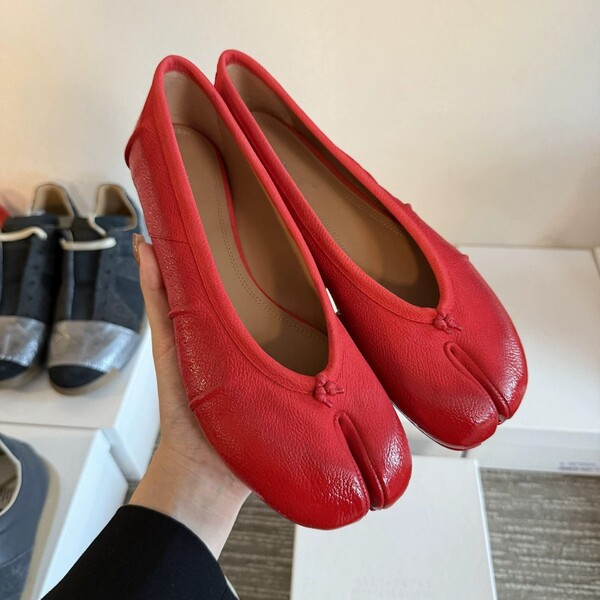 Retro exclusive red Tabi