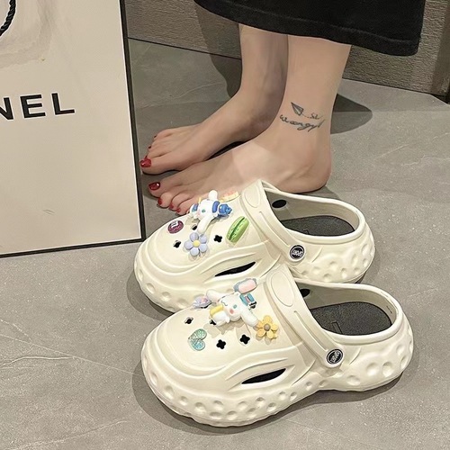 Women's Summer Cute Cartoon Crocs for Outerwear  New Girly Thick-soled Versatile Non-Slip Baotou Sandals