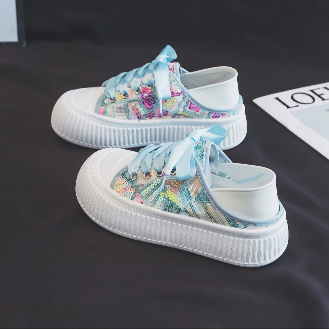 Пятно 2024 весна и лето новые студенты носят два полутолка