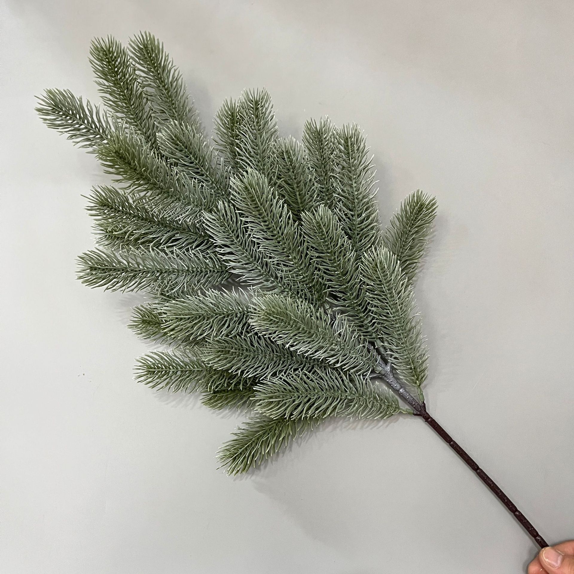 Manufacturer in Stock Wholesale Simulated Plant Pine Needles New Chinoiserie Garden Floral Soft Decoration Pine Branches Fake Branches Decoration