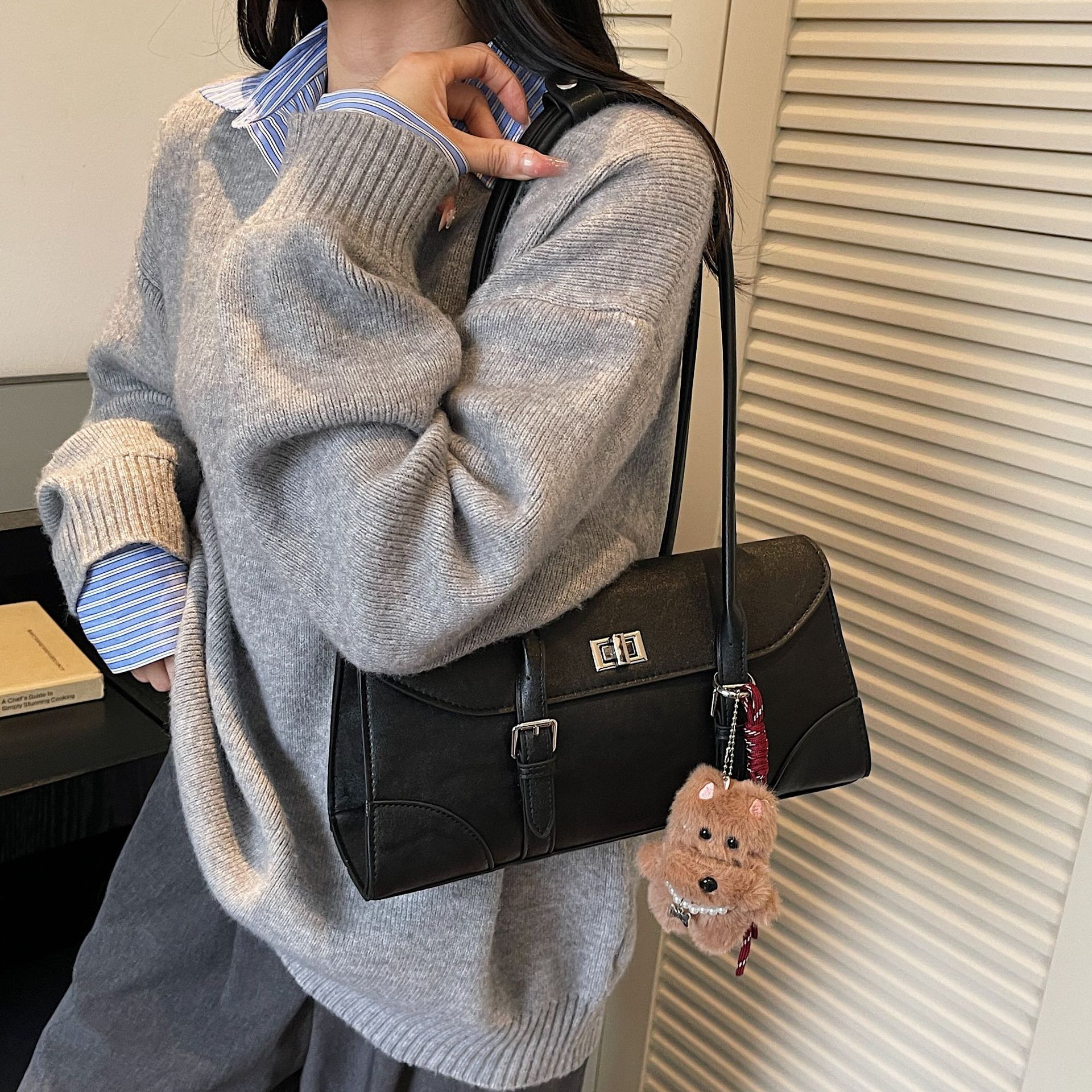 Bolsa retro de alto nivel para mujeres 2025 nuevo estilo coreano bolso de hombro de mano de moda casual bolso de palos de brazo