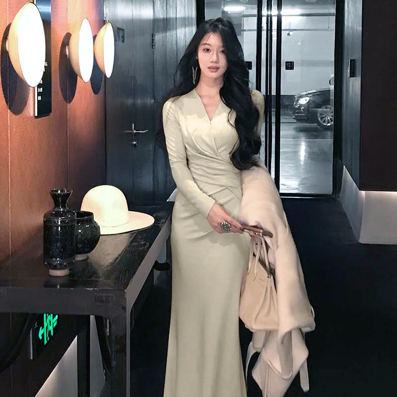 2025 Early Autumn New Slim V-Neck Long-Sleeved Dress for Women in Autumn and Winter with Hip-Hugging Skirt and Elegant Waist-Cinching Long Skirt
