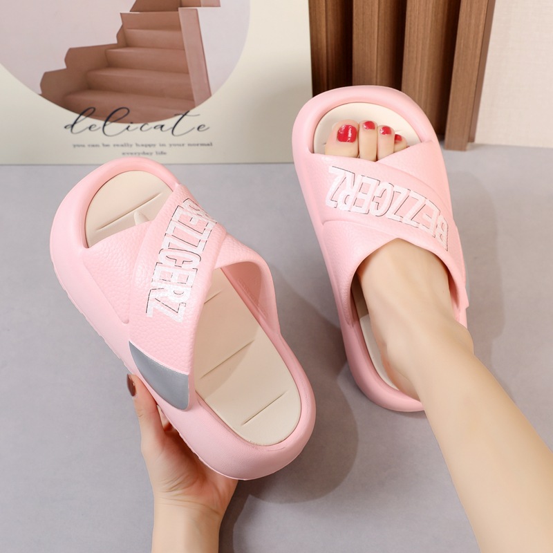 2025 nuevo estilo de suela gruesa que pisa la mierda, zapatillas cruzadas, ropa exterior de mujer, moda, sandalias ligeras rojas de Internet, zapatillas de comercio exterior al por mayor