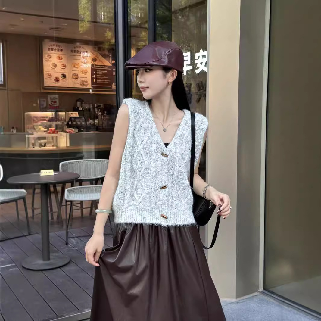 24 Dongpuyuan Personalidad chaleco de diseño único para mujeres 2024 nuevo suéter de cuerno de buey image 5